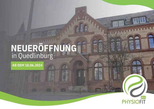 Ein historisches Gebäude in Quedlinburg wird am 10.06.2024 als Physiofit eröffnet, wie auf dem Plakat zu sehen ist.